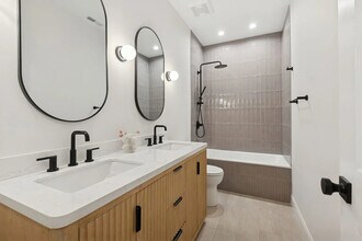 2028 W Wabansia Ave in Chicago, IL - Building Photo - Building Photo