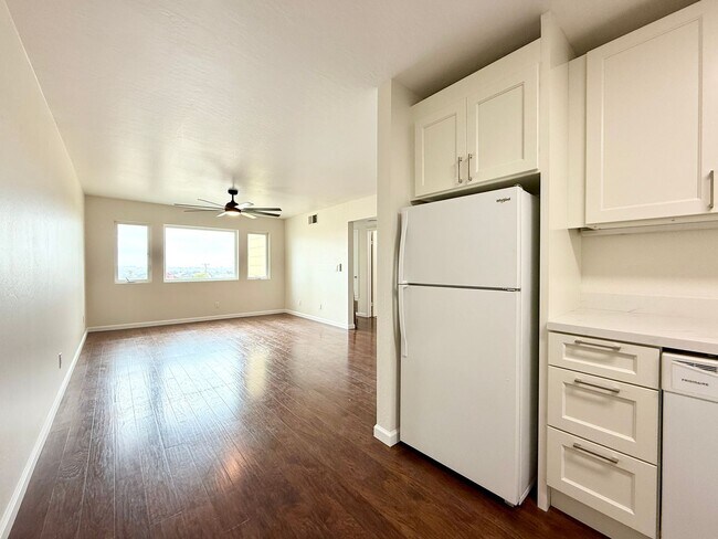 670 Hillside Blvd in Daly City, CA - Building Photo - Building Photo