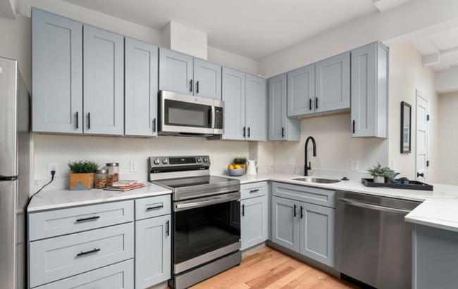 202 Elm St, Unit 3 in North Cambridge, MA - Building Photo - Building Photo