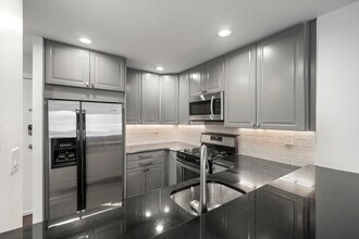 417 Ellery Ct in Edgewater, NJ - Building Photo - Building Photo