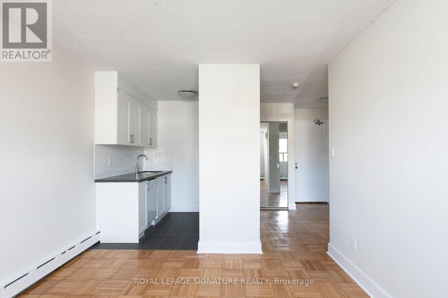 property at 990 Avenue Rd