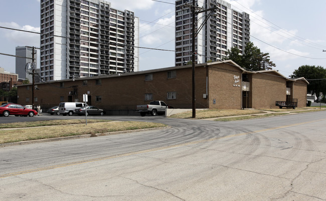 Parkewood in Tulsa, OK - Building Photo - Building Photo