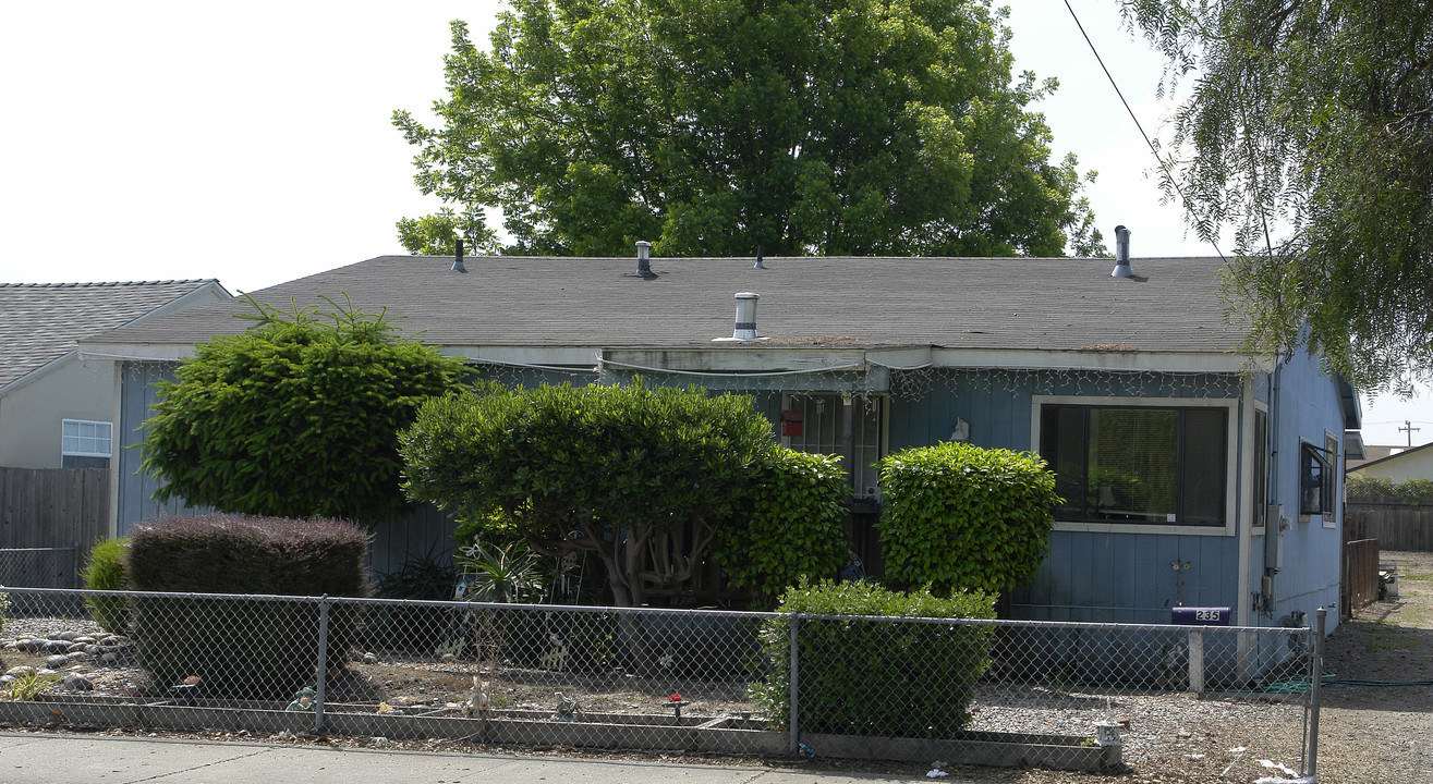 229-233 Alden Rd in Hayward, CA - Building Photo