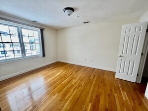 93 W Emerson St in Melrose, MA - Building Photo - Building Photo
