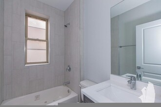 3951 N Janssen Ave, Unit 3915-3N in Chicago, IL - Foto de edificio - Building Photo