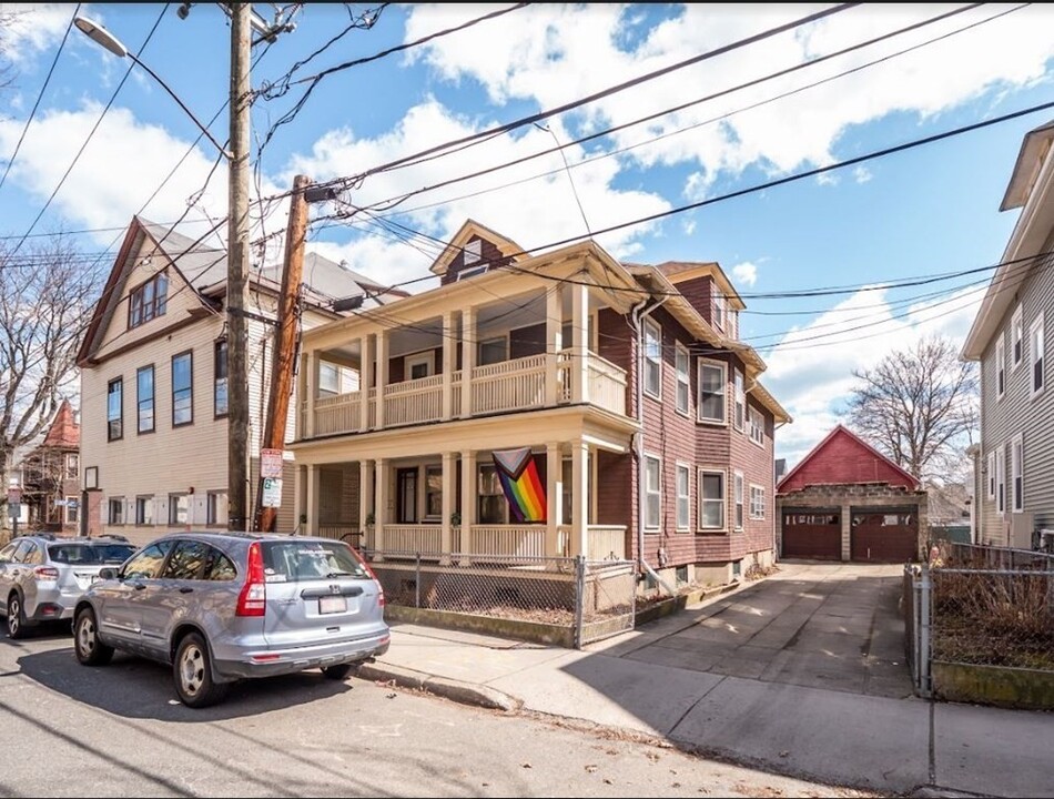 55 Central St, Unit #2 in Somerville, MA - Foto de edificio