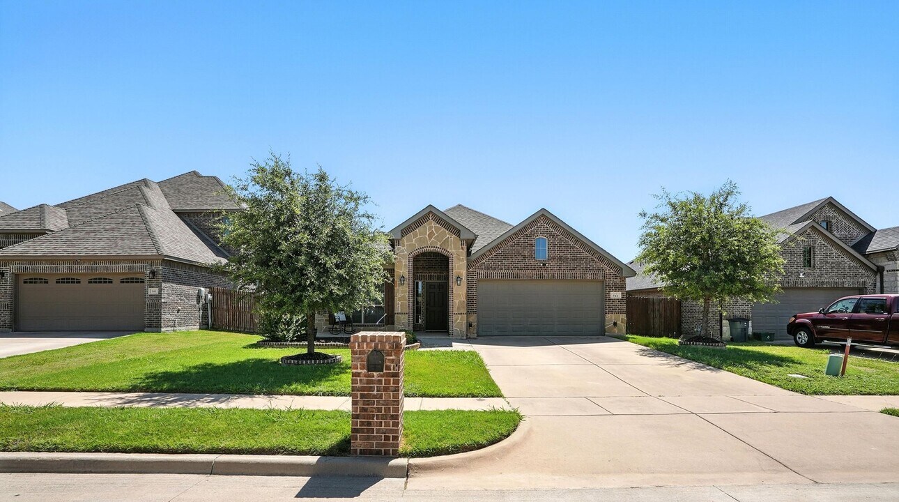 944 Cloudlock Dr in Saginaw, TX - Building Photo