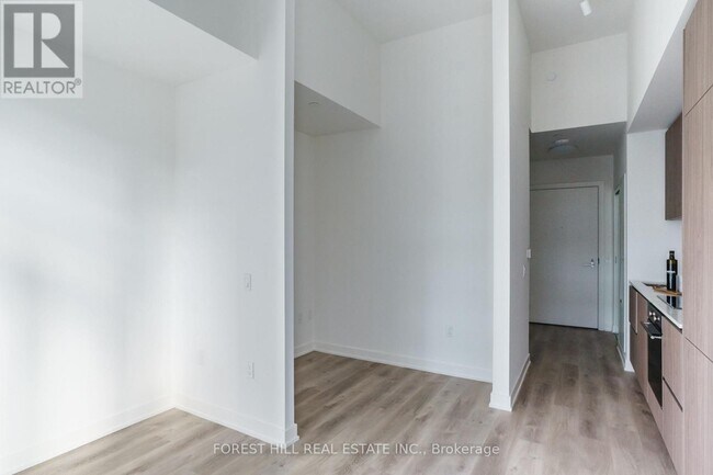 110 Broadway Ave in Toronto, ON - Building Photo - Building Photo