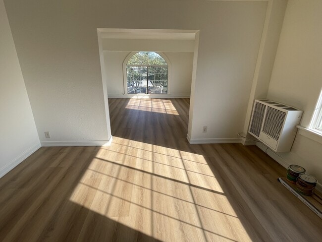 433-439 Linden Ave in Long Beach, CA - Foto de edificio - Building Photo