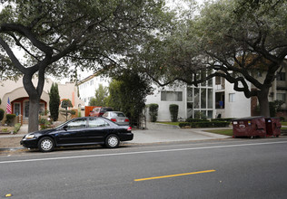 332 Riverdale Dr in Glendale, CA - Foto de edificio - Building Photo