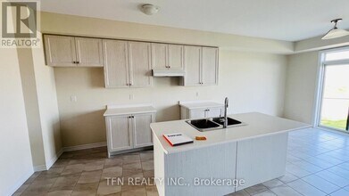370 Barker Pkwy in Thorold, ON - Building Photo - Building Photo
