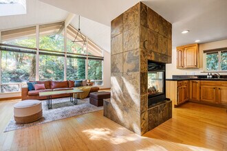 16441 SE 42nd Pl, Unit SI ID1324817P in Bellevue, WA - Foto de edificio - Building Photo