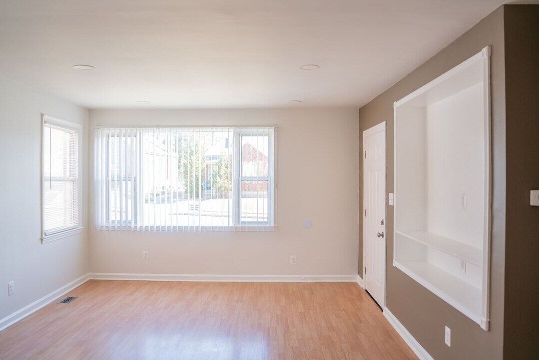 8204 Old Harford Rd in Parkville, MD - Building Photo