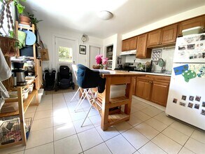 25 Kenwood St, Unit 1 in Cambridge, MA - Foto de edificio - Building Photo