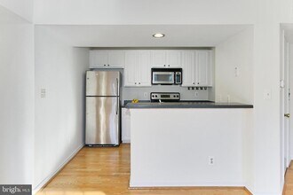 12162 Penderview Ln-Unit -1633 in Fairfax, VA - Building Photo - Building Photo