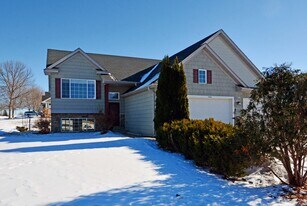 1204 5th St SW in Delano, MN - Building Photo