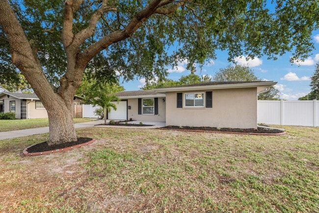 3801 17th Ave Dr W in Bradenton, FL - Building Photo - Building Photo