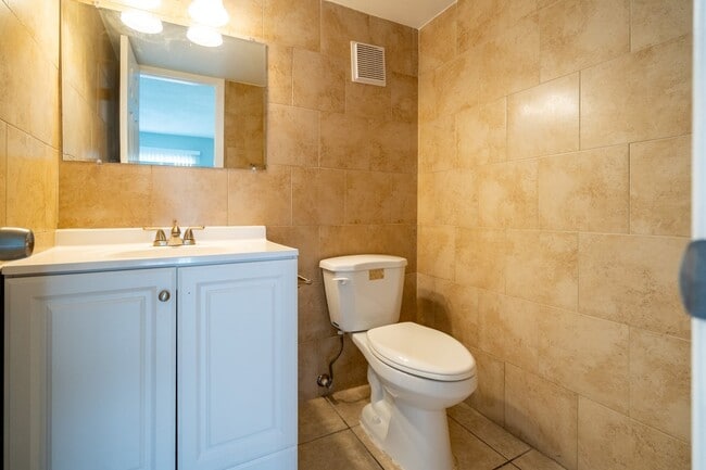 Ixoria Condominiums in Fort Pierce, FL - Foto de edificio - Building Photo