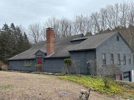 266 N Haverhill Rd in Kensington, NH - Building Photo