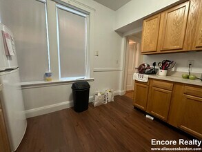 127 Sutherland Rd in Boston, MA - Building Photo - Building Photo