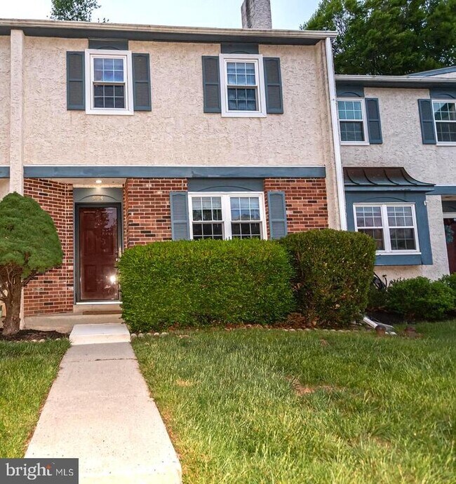 property at 904 Debbie Ln