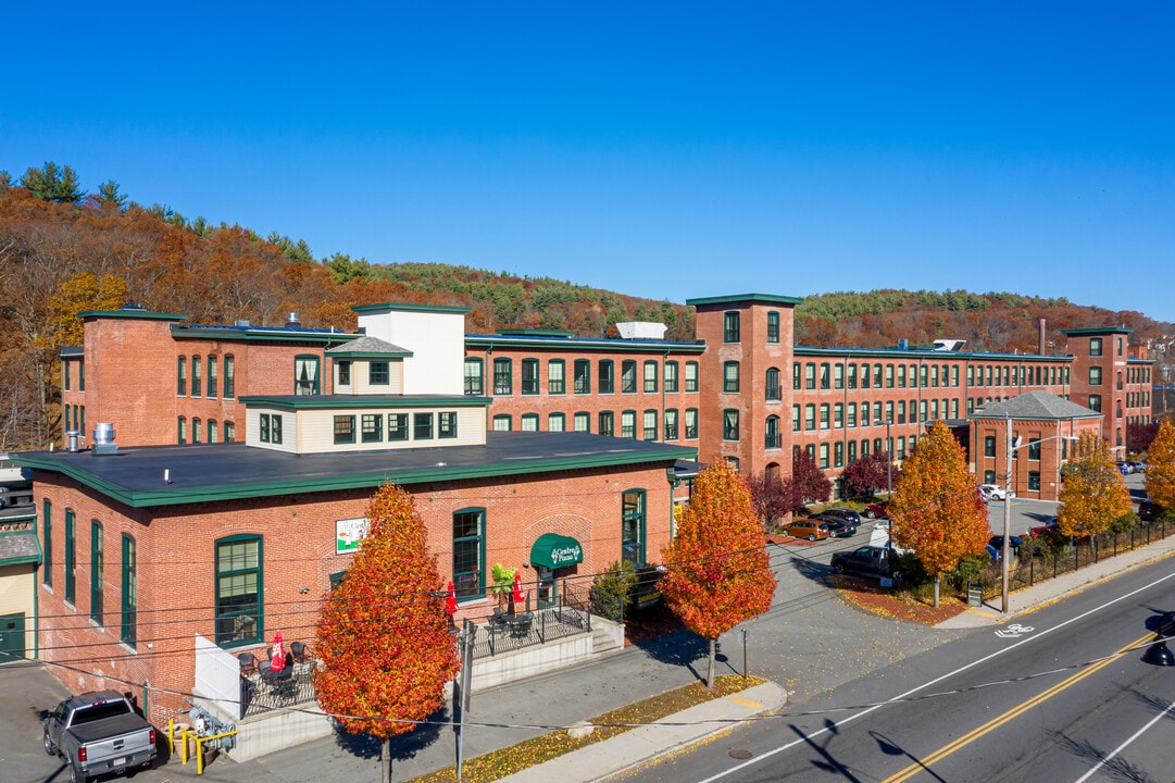Riverside Commons in Fitchburg, MA - Foto de edificio