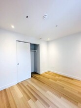 5719 De La Côte-Des-Neiges Ch in Montréal, QC - Building Photo - Building Photo