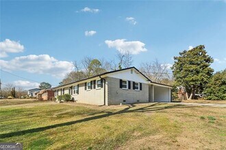 2219 Lisa Dr SE in Marietta, GA - Building Photo - Building Photo