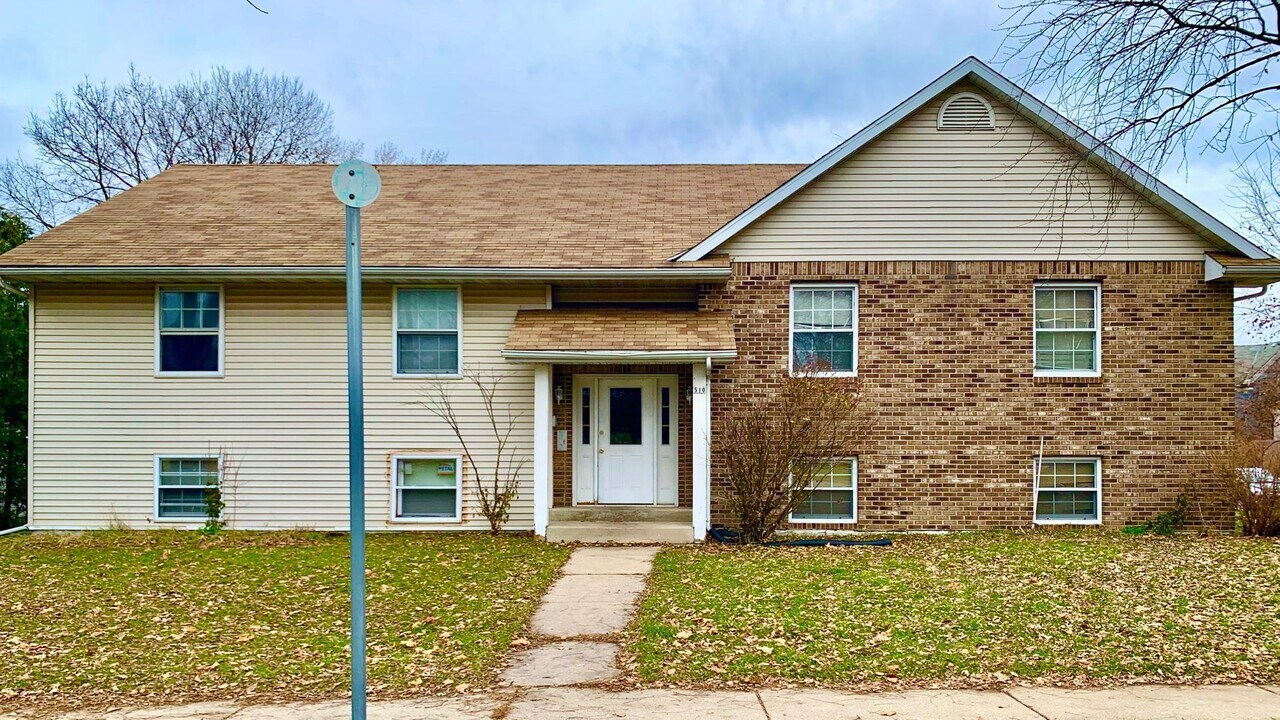 510 W Newhall Ave in Waukesha, WI - Foto de edificio