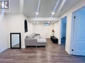 21 Plantain Ln in Richmond Hill, ON - Building Photo - Building Photo