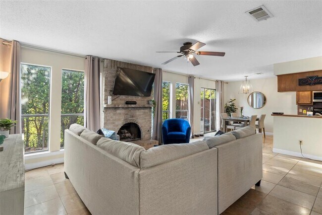 6492 Hart Ln in Austin, TX - Building Photo - Building Photo