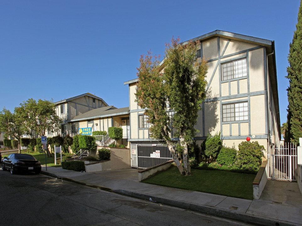 Catalina Terrace in Hawthorne, CA - Building Photo