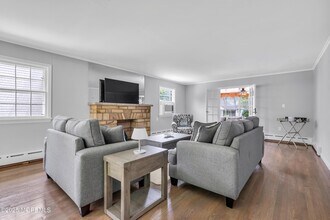 208 Trenton Blvd in Sea Girt, NJ - Foto de edificio - Building Photo