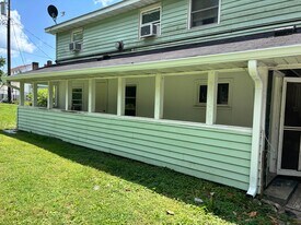 317 W Allen St in Hendersonville, NC - Building Photo