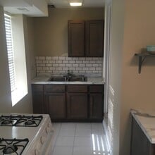 10912 S Avenue J, Unit Garden apartment in Chicago, IL - Building Photo - Building Photo