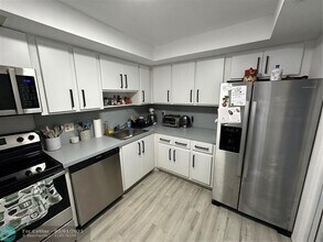 2901 S Palm Aire Dr in Pompano Beach, FL - Building Photo - Building Photo