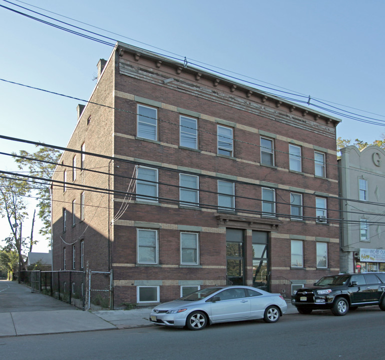 305 3rd St in Elizabeth, NJ - Foto de edificio