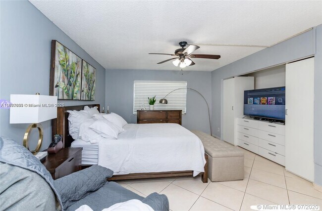 8405 NW 8th St in Miami, FL - Building Photo - Building Photo