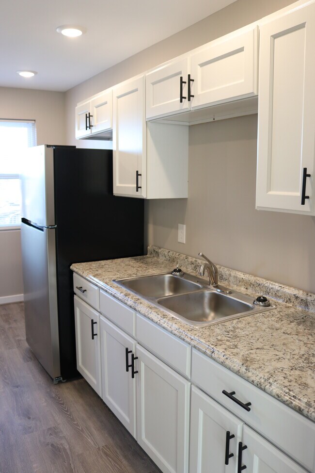 4306 N 52nd St Apartments and Nearby Omaha Apartments For Rent Omaha, NE