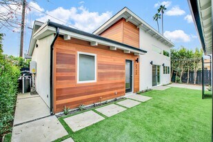 2723 Burkshire Ave in Los Angeles, CA - Building Photo