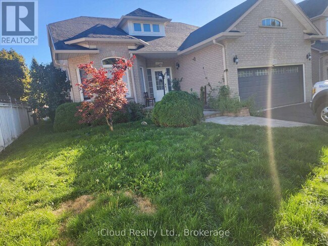 271 Ryerson Crescent in Oshawa, ON - Building Photo - Building Photo