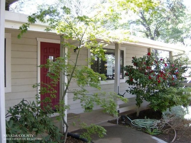 12381 Sunset Ave in Grass Valley, CA - Building Photo - Building Photo