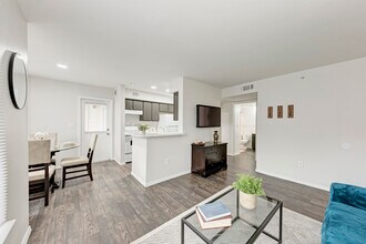 Arrowhead Park Apartments in Austin, TX - Foto de edificio - Building Photo