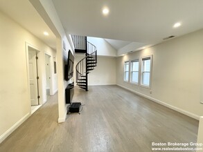 21 Iroquois St, Unit 2 in Boston, MA - Building Photo - Building Photo