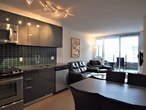 1325 Rolston St in Vancouver, BC - Building Photo - Building Photo