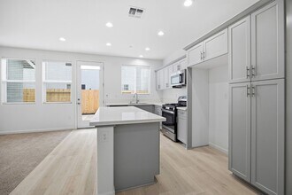 1317 W Sedona Ave in Visalia, CA - Building Photo - Building Photo