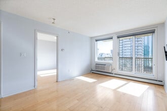 10180-10104 104 Street NW in Edmonton, AB - Building Photo - Building Photo
