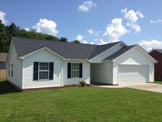 146 Cornerstone Cir in Clinton, TN - Building Photo