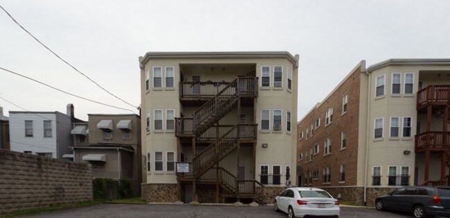 2419 Callow Ave in Baltimore, MD - Foto de edificio - Building Photo
