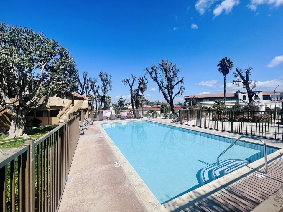 Grande Vista Apartments in Vista, CA - Foto de edificio